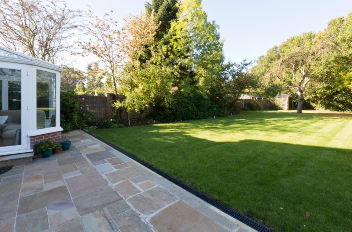 Leafy Suburban Bed And Breakfast Northwood (Greater London) Exterior foto