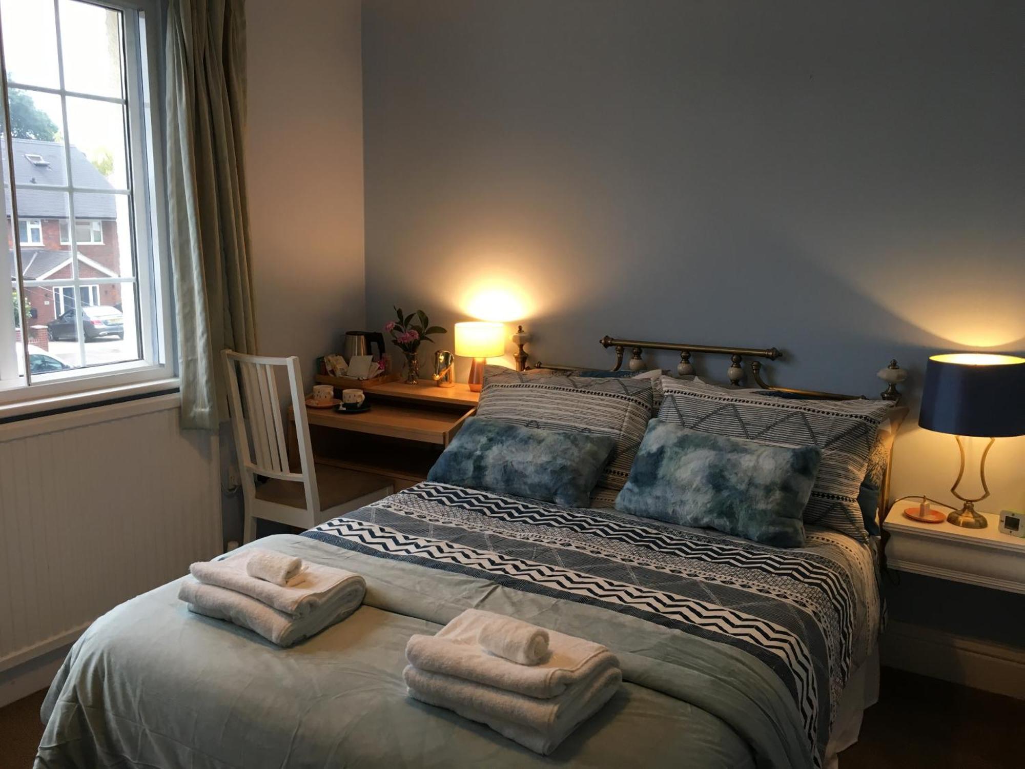 Leafy Suburban Bed And Breakfast Northwood (Greater London) Exterior foto