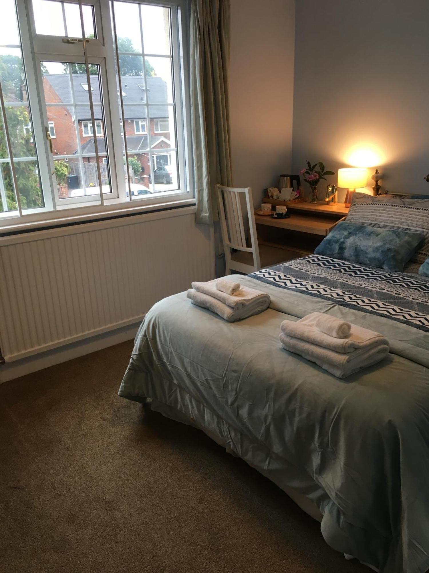 Leafy Suburban Bed And Breakfast Northwood (Greater London) Exterior foto