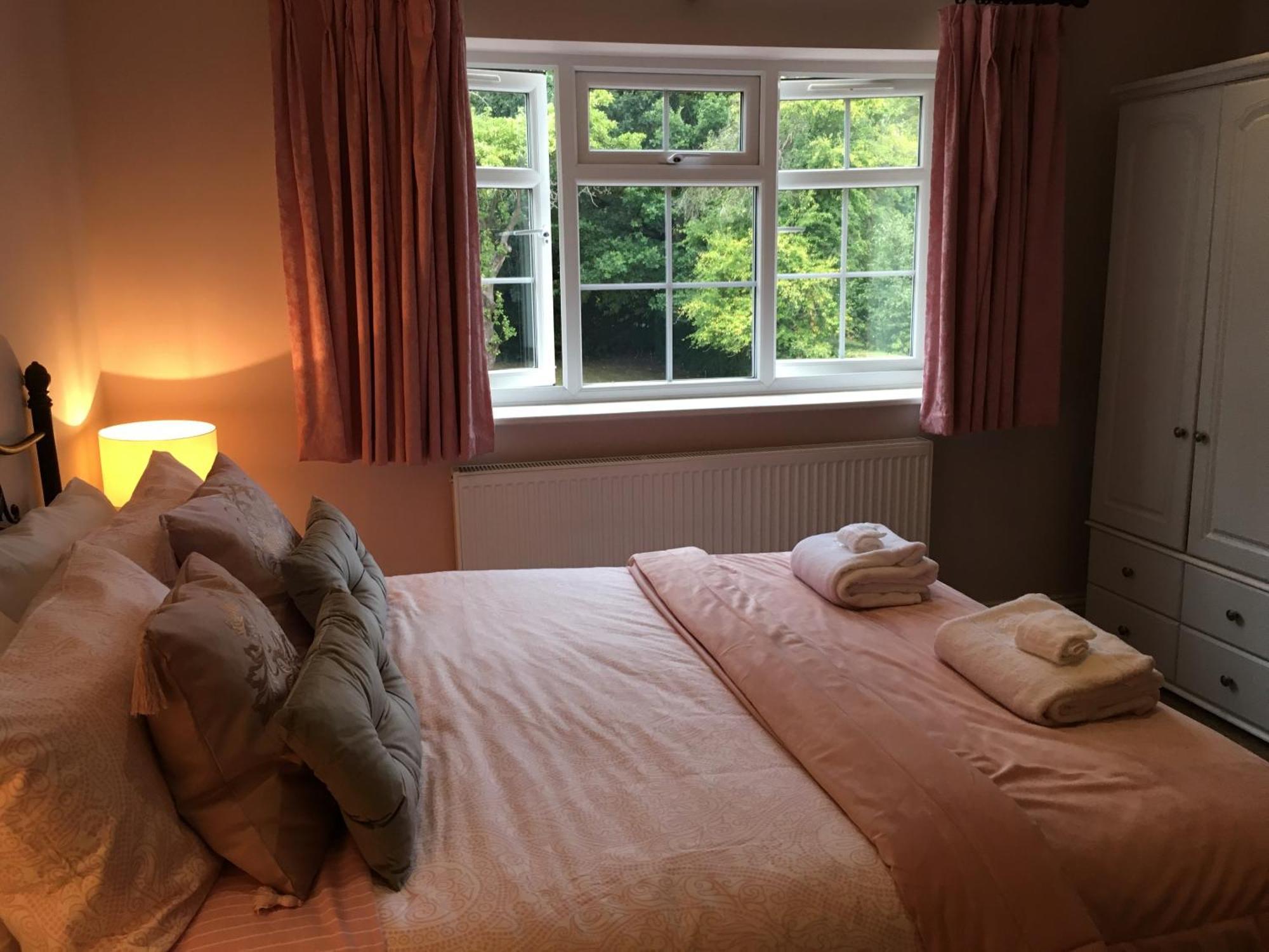 Leafy Suburban Bed And Breakfast Northwood (Greater London) Exterior foto