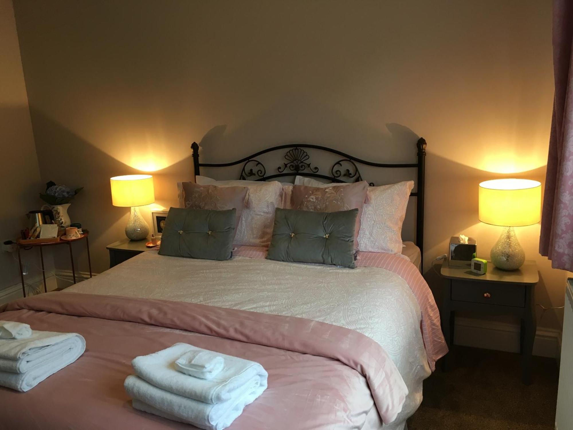 Leafy Suburban Bed And Breakfast Northwood (Greater London) Exterior foto